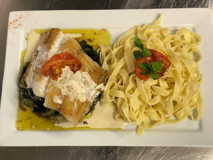 Saumon rôti accompagné de tagliatelles Saclay