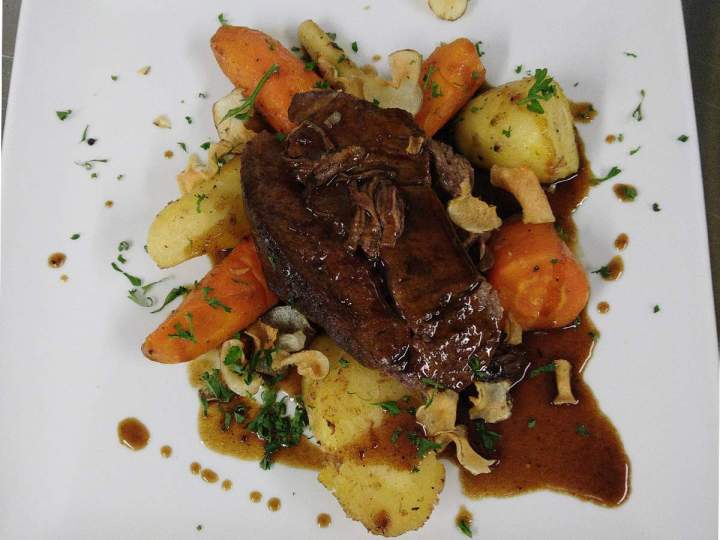 Viande accompagnée de légumes Saclay