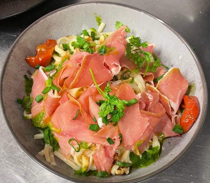 Bol de spaghetti  à la charcuterie Saclay